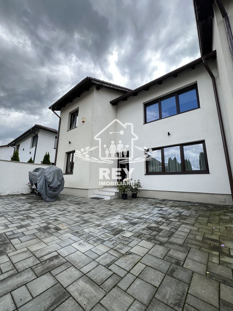 Casă de tip triplex la vânzare 6 camere /Șelimbăr /Secția 1 de Poliție - Poză 16