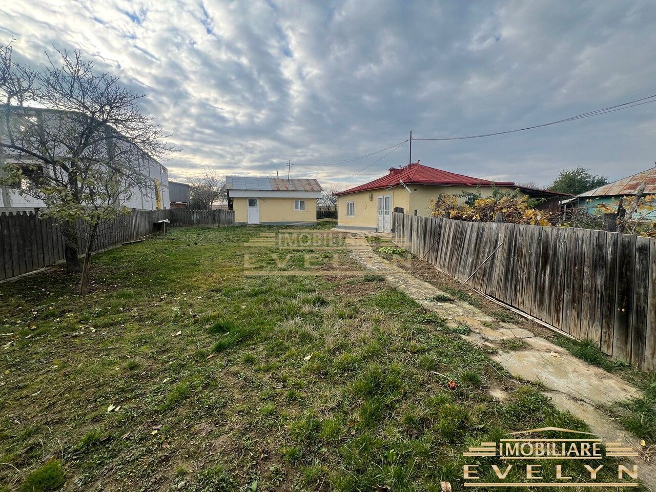 Casa de vanzare + teren, zona Curtesti, pret 55000 euro negociabil - Poză 3