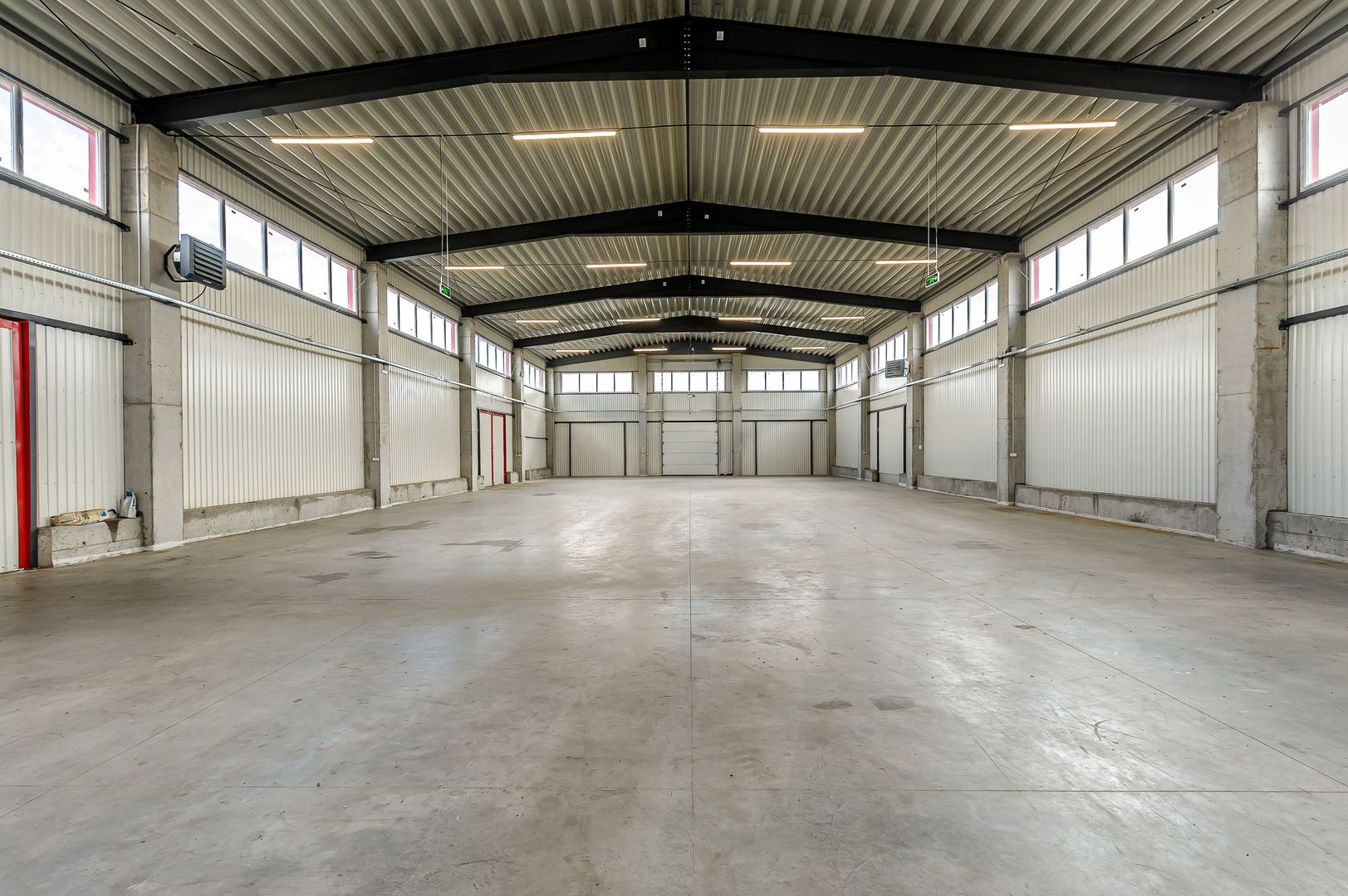 VANDUT - Hala industriala de vanzare in Parc Industrial UTA 2 Arad - Poză 7