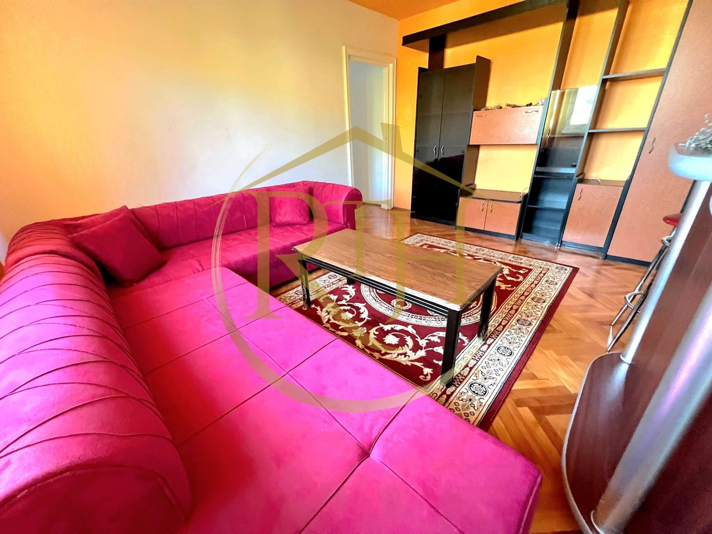 Inchiriez apartament cu 3 camere zona Olimpia , 380 euro/luna. - Poză 1