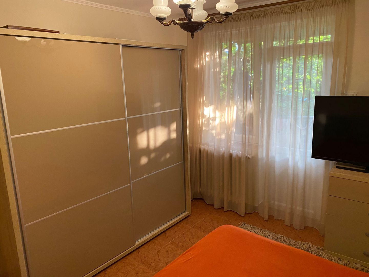 Spitalul judetean | 3 Camere | Centrala proprie| Boxa | Gradina proprie - Poză 1