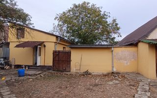 Casă spațioasă cu 4 camere , curte și teren generos în Mașloc - Poză 3