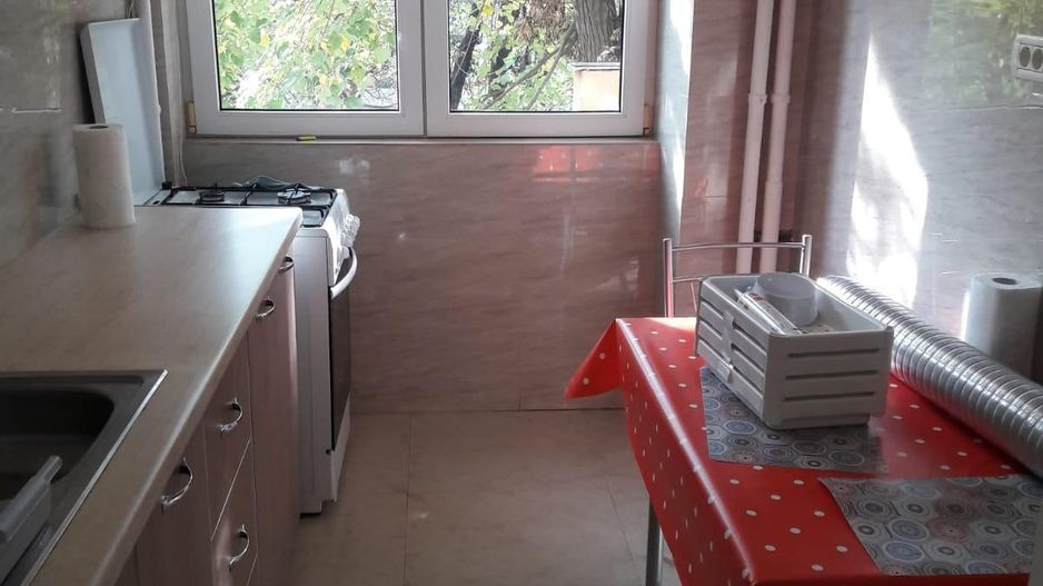 Închiriez apartament 3 camere, Iancului, metrou 1 minut - Poză 6