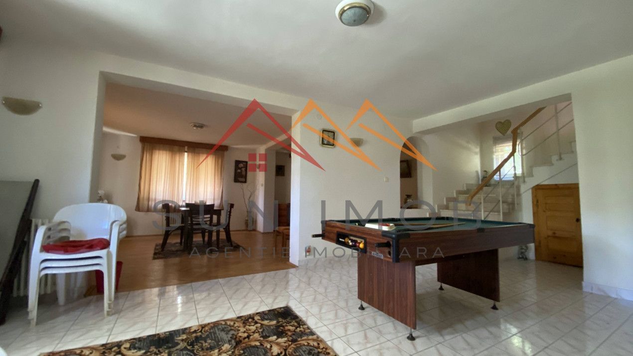 Vila de vanzare, teren 3100 mp, 7 camere, 6 grupuri sanitare, 3 CT, an 1997 - Poză 53