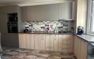 Inchiriere apartament 3 camere cu parcare – Eroilor, Floresti! - Poză 4
