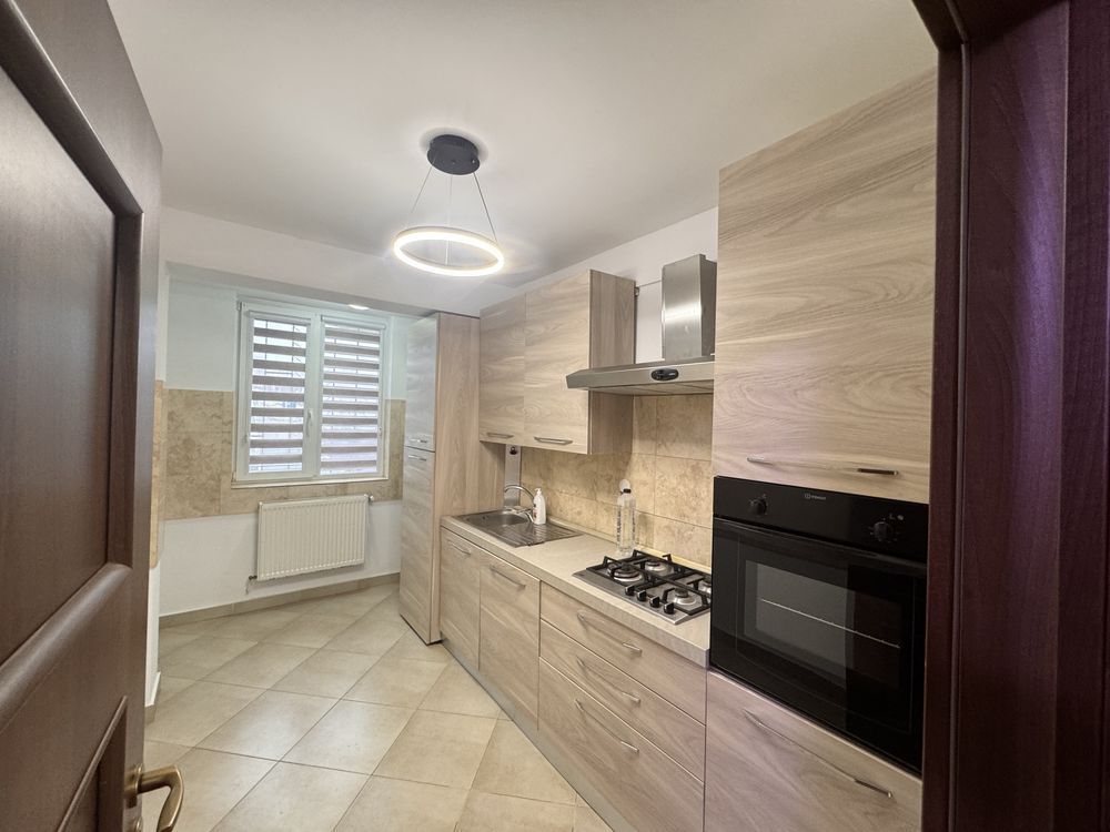 Inchiriere apartament 3 camere - Poză 1