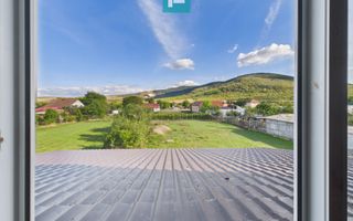 Casă cu panoramă spre dealurile Șiriei - Poză 1