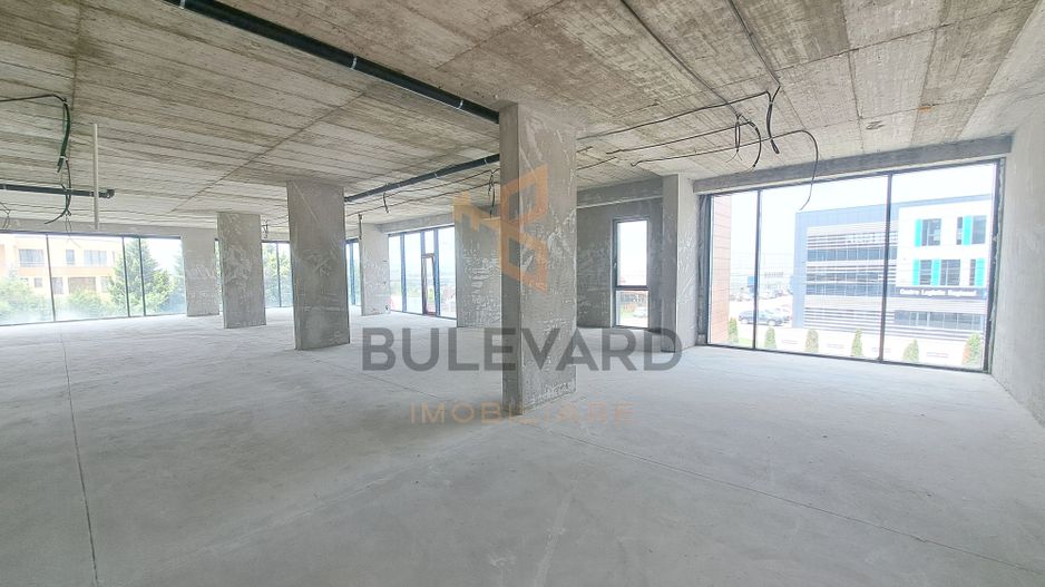 Cladire comerciala situata la drum intens circulat, 1365 mp utili + 20 parcari - Poză 19