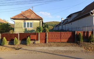 Vând casă in Ernei de 66 mp si teren in suprafață de 2530 mp - Poză 1