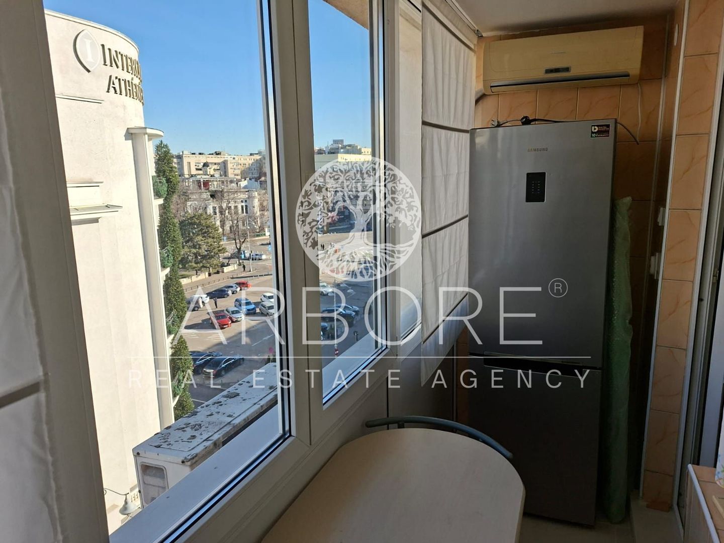 Garsoniera vis a vis de Athenee Palace nou renovata si mobilata - Poză 1