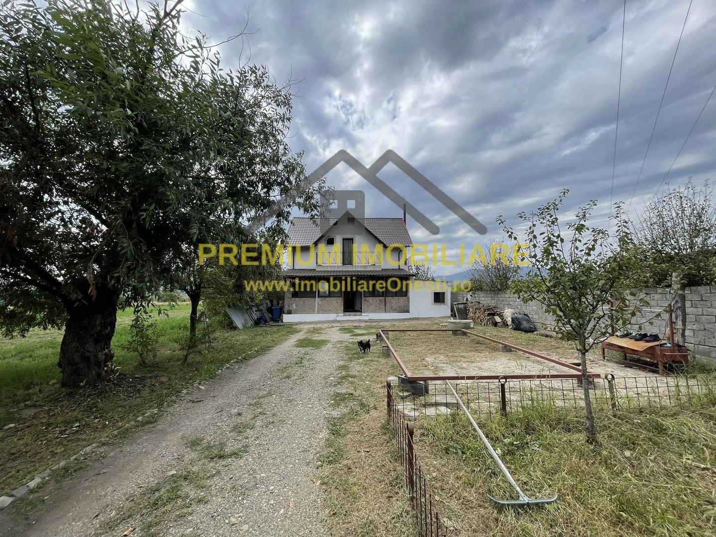 Casa de Vanzare la 10 km de Onesti - Poză 1