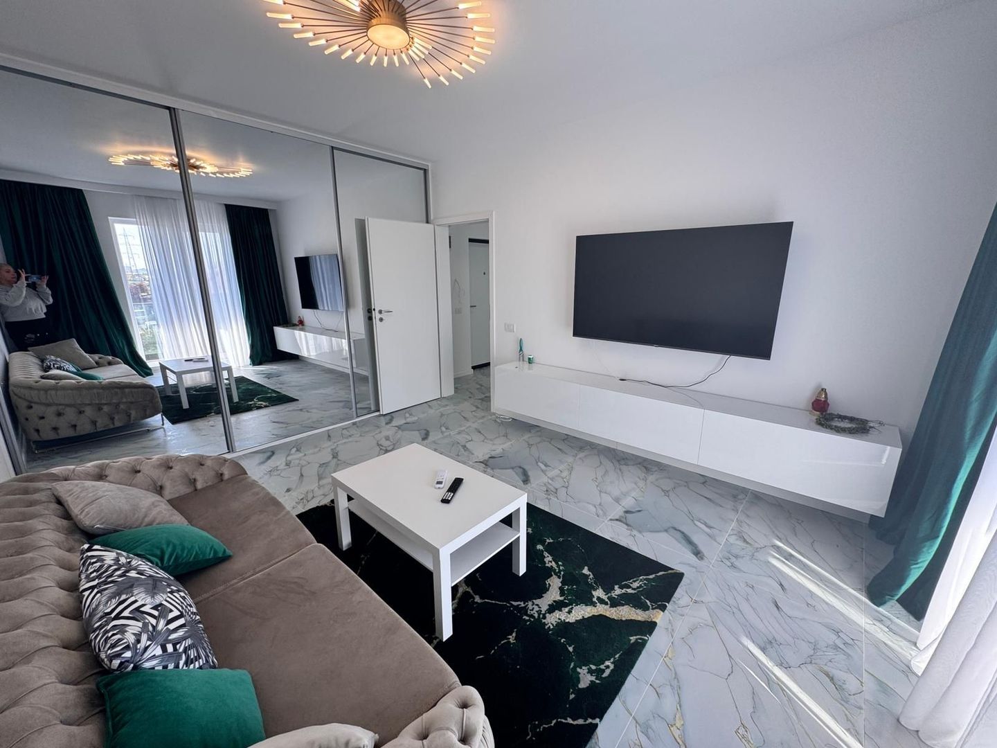 AP. 2 CAMERE - PARCARE INCLUSA, CENTRALA PROPRIE, MOBILAT MODERN - Poză 1