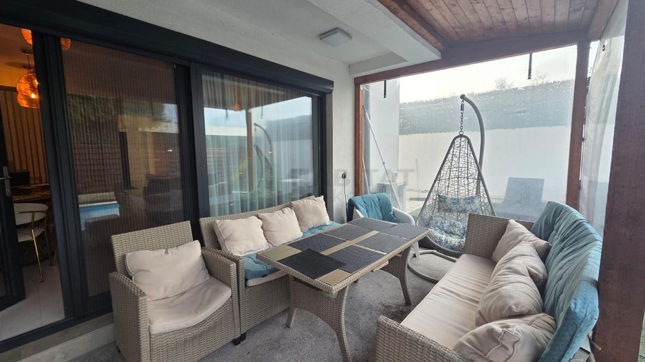 Vilă  cu mansardă, piscină și design modern – Tunari - Poză 36