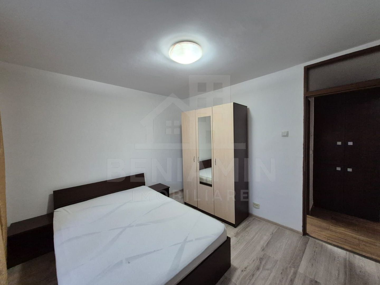 2Decomandate-Etaj2-Aer Conditionat-Mobilat-Utilat-Rovine-Posta - Poză 3