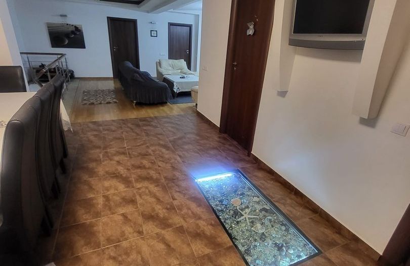Apartament 5 camere 161 mp, zona Decebal, bloc 2006, curte, ideal investitie - Poză 9
