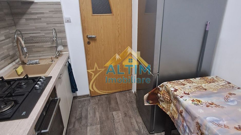 Apartament 2 camere, decomandat, Zonă Centrală - Poză 4