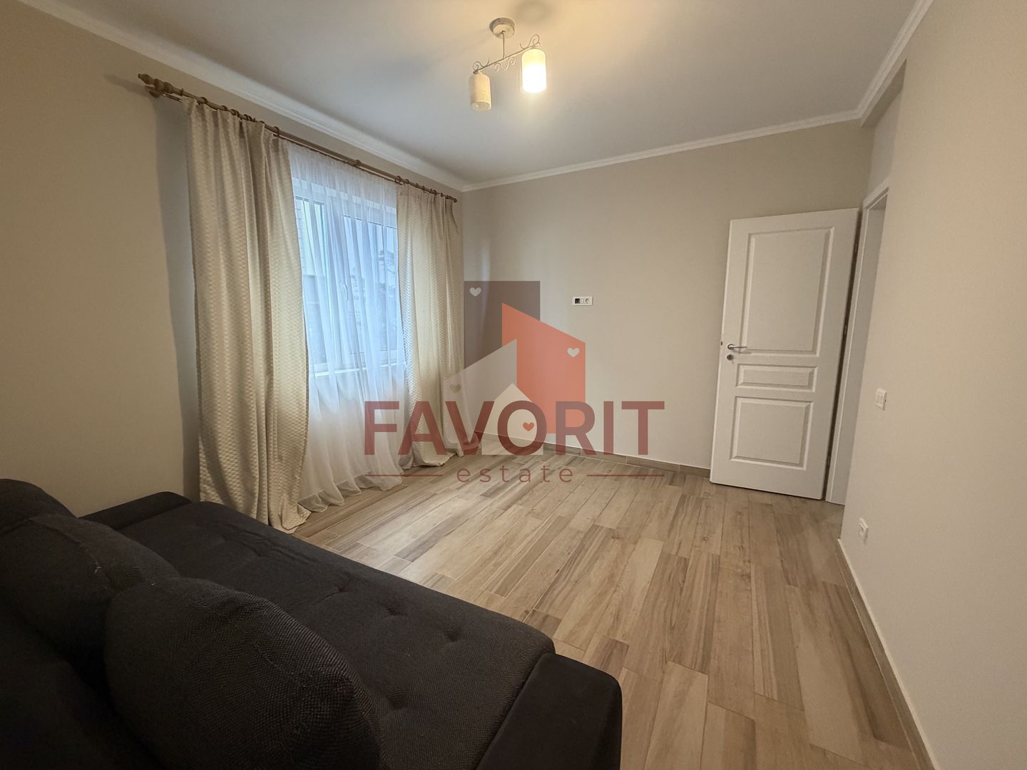 Bucatarie inchisa. Curte proprie. Cu 2 bai - Poză 8