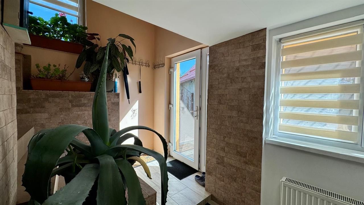 Casa eleganta,curte amenajata, garaj,Central,Brancovenesti,Mures - Poză 12
