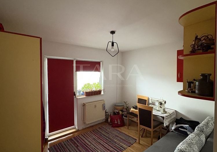 4 camere, spațiu generos, parcare și zonă excelentă. - Poză 6