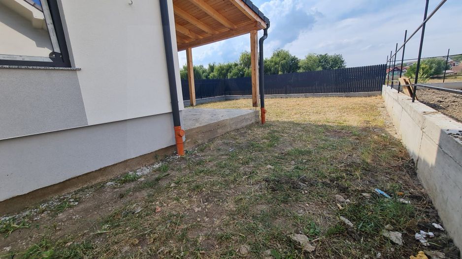 Casa 4 camere 2 bai terasa acoperita si teren 334 mp in Sura Mare - Poză 10