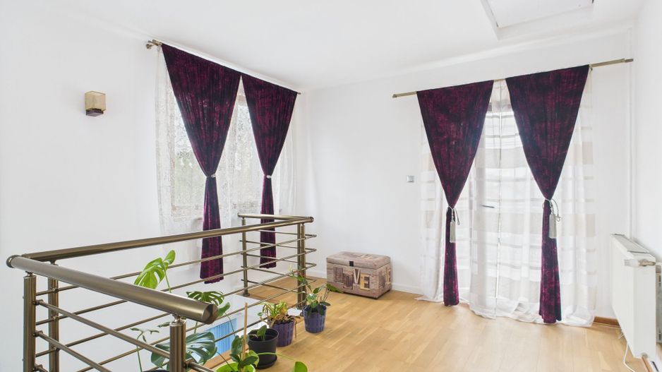 Vilă spațioasă cu 6 camere în Dumbrăvița - Poză 27