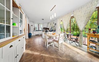 Resedinta impunatoare cu teren generos de 2.012 mp in Buna Ziua! - Poză 2