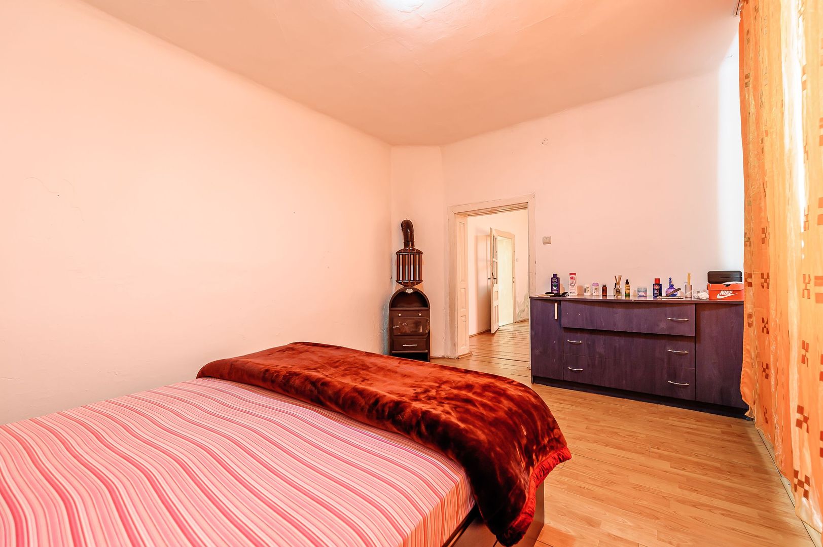 Ofertă rară! Casă cu teren generos în Poltura! - Poză 8