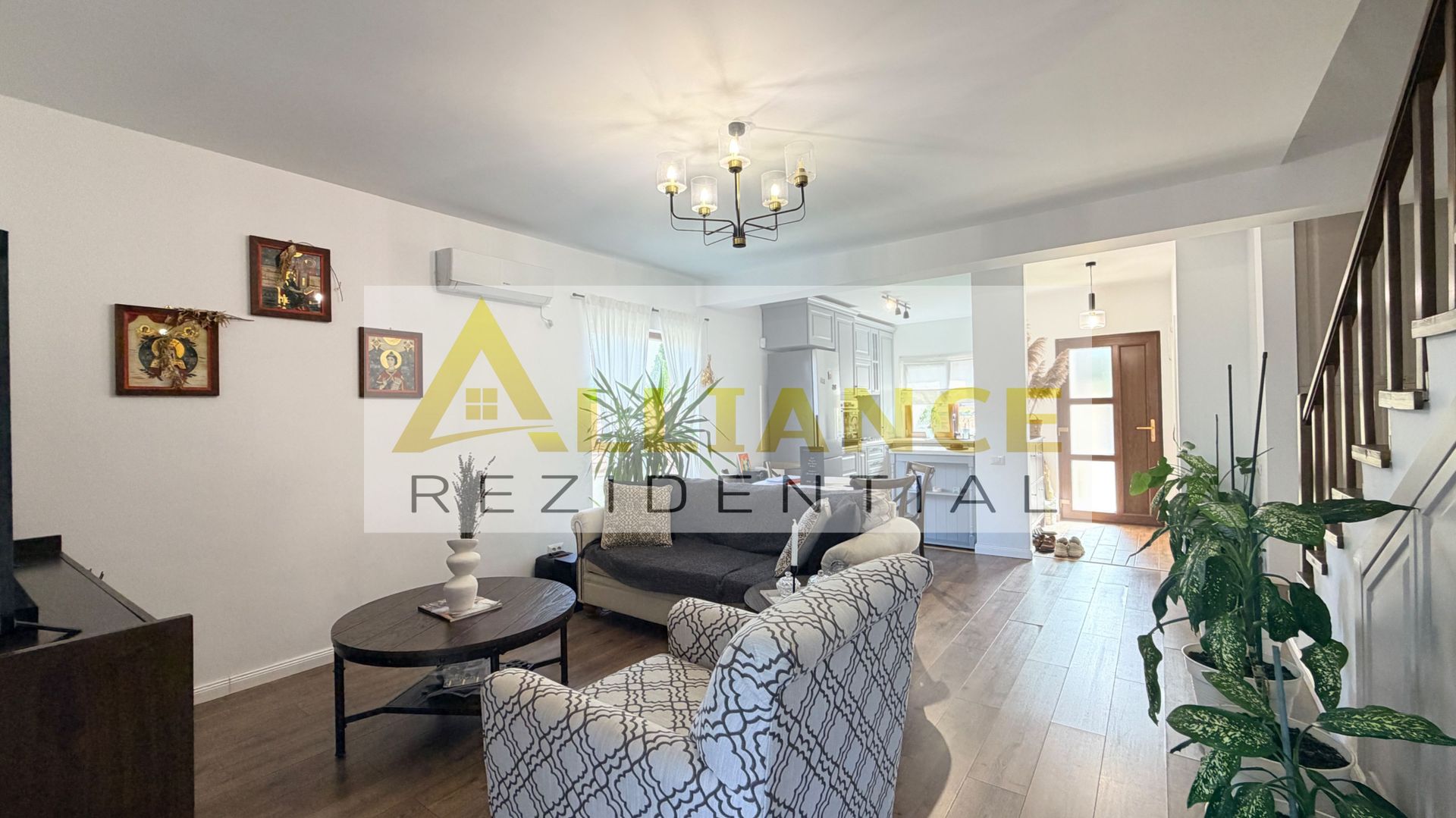 casa cocheta cu 4 camere, P+1E+M, complet mobilata si utilata - Poză 7