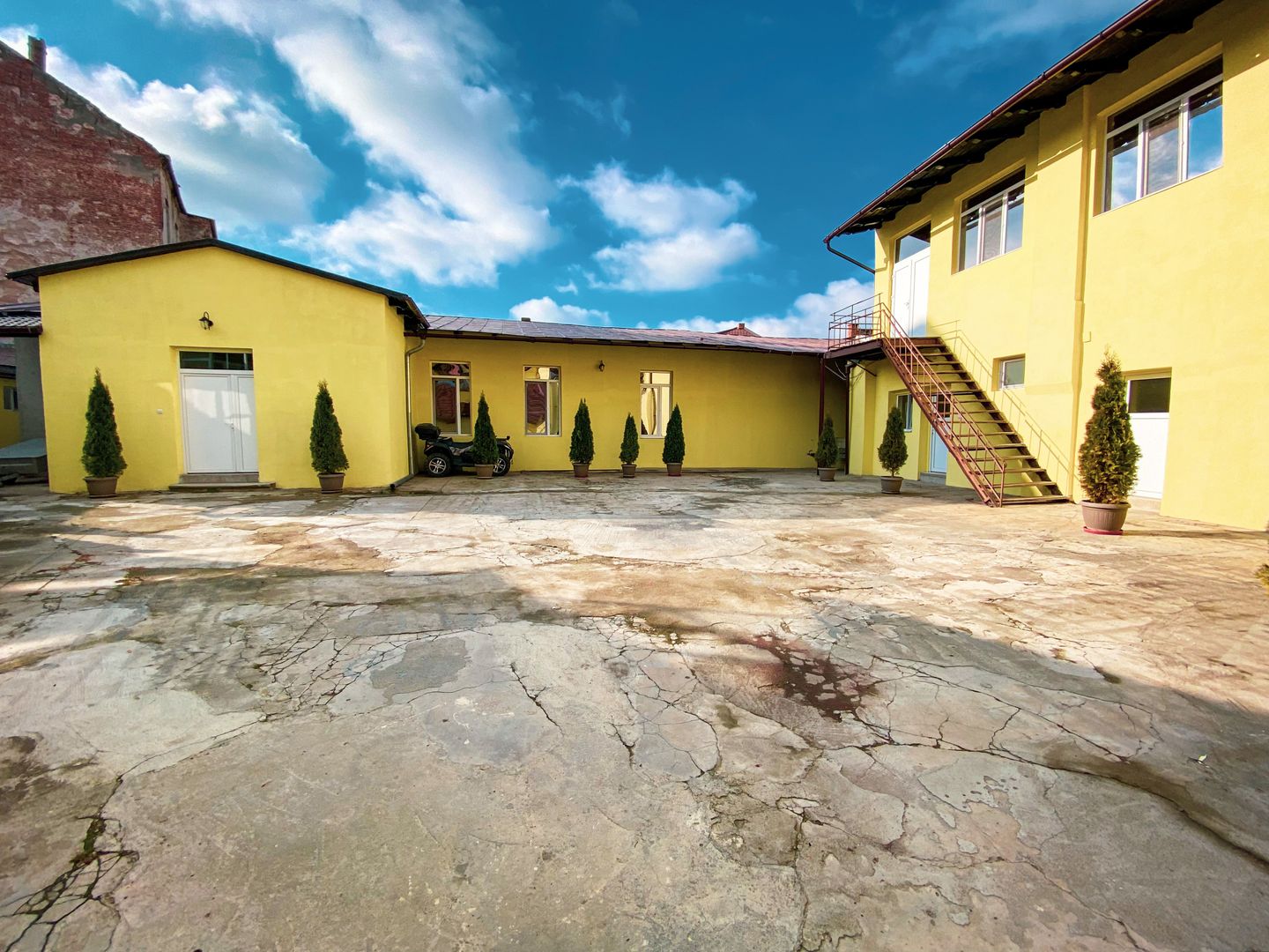 Cladire cu multiple spatii comerciale | P-ta Maria - Sinaia | 1425 MP - Poză 7