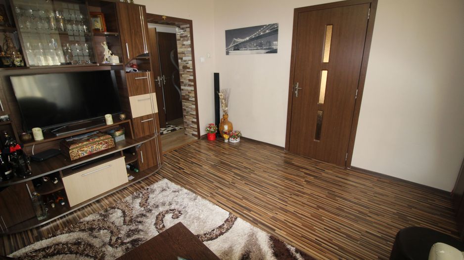 CASA-ZONA MEHALA CU DOUA FRONTURI - Poză 1