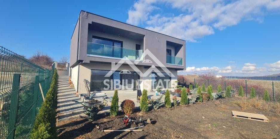 Casă individuală  deosebită, finisată Șelimbăr, Cartierul Tineretului - Poză 1