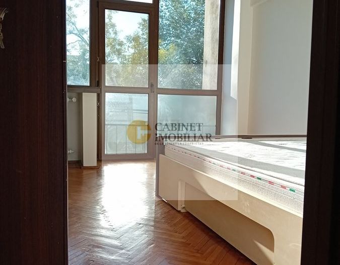 2 camere | Decomandat  | Romana  | Etaj 1/8 - Poză 1