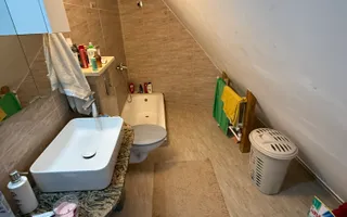 Casa 10 camere, 5 bai, 380 mp teren - zona Astra - Poză 15