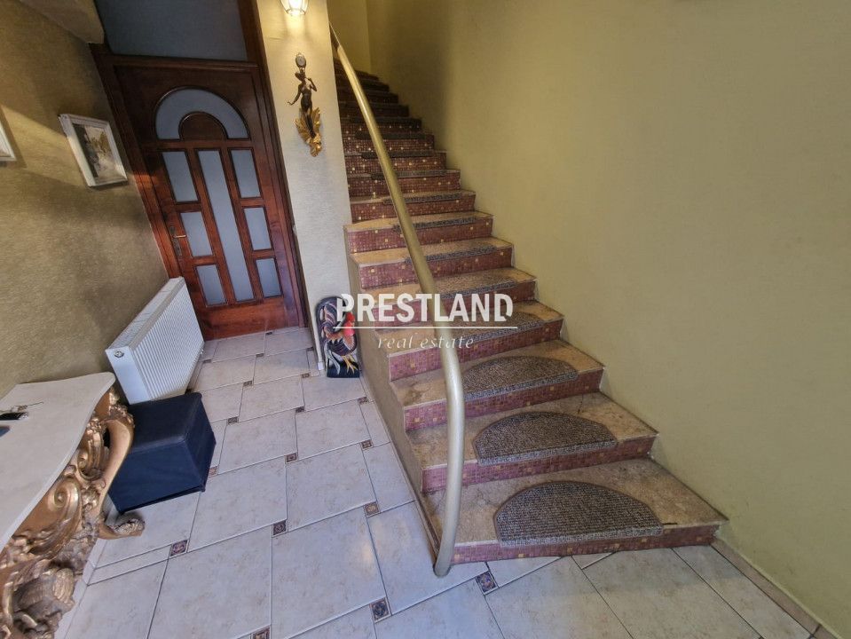 Vila zona Sub Arini!! - Poză 2