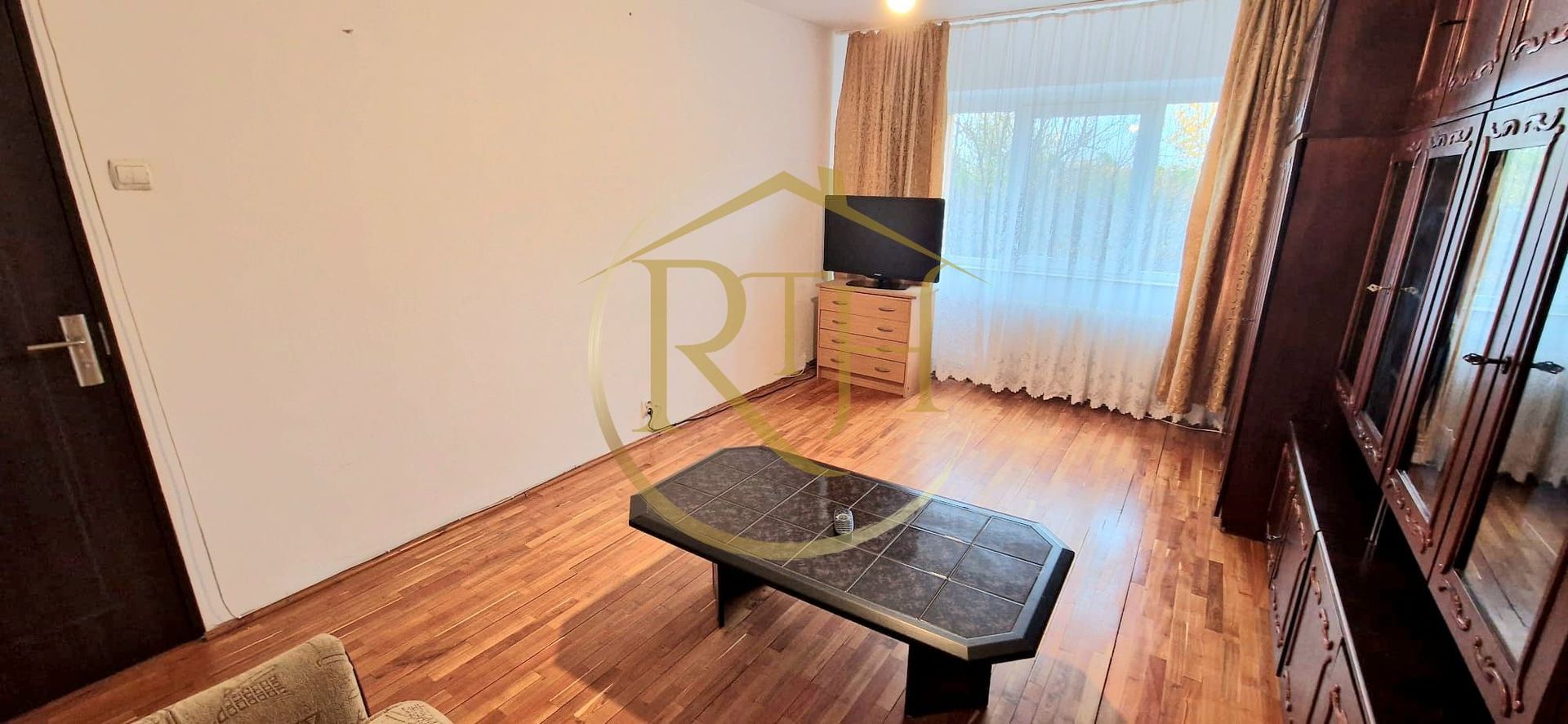 Ofer spre închiriere apartament 3 camere,2 bai, zona Lipovei, 400 euro/lună. - Poză 7