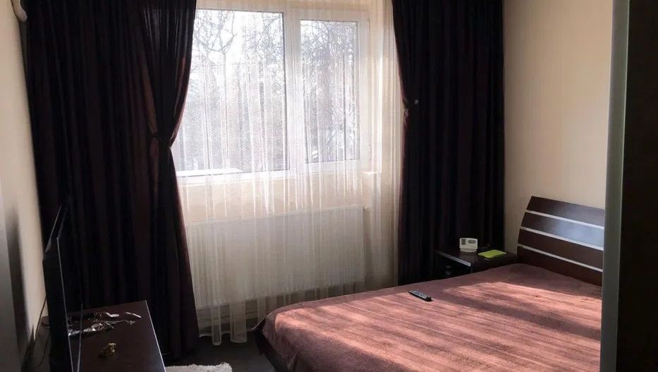 De inchiriat apartament  3 cam,Micro 38,et 1,mobilat si utilat complet - Poză 1