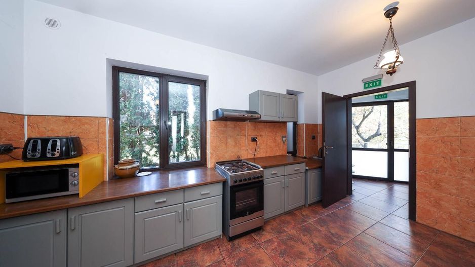 Vilă spațioasă de vânzare în Predeluț, Bran | 2000mp - Poză 13