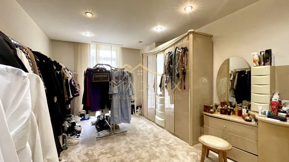 Impressive Villa *1500 SQM usable* 2613 SQM land / Open to the lake - Poză 41