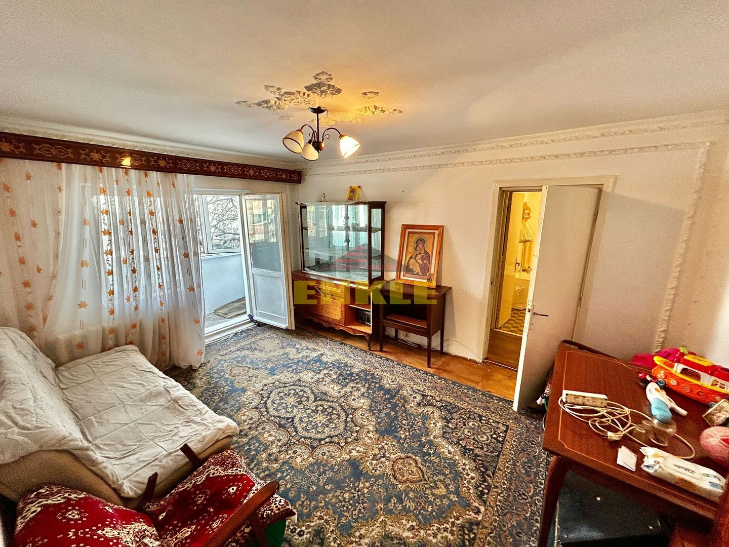 De vanzare apartament cu 2 camere, zona Capat 1. - Poză 2