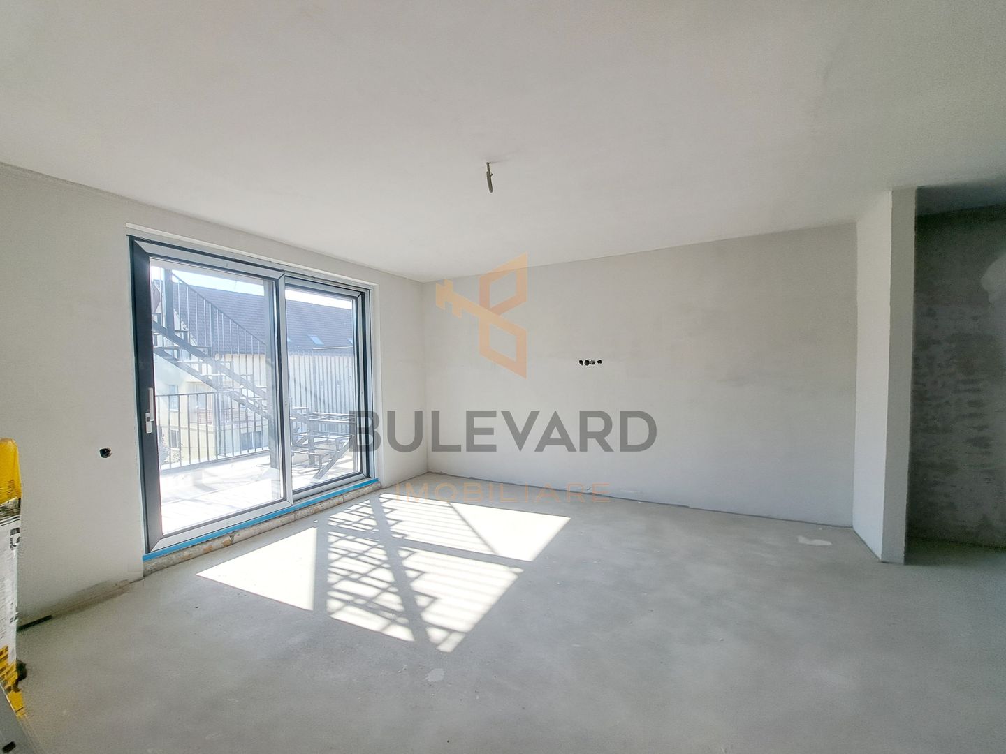 Penthouse 150 mp utili+ terase 200 mp+ 2 parcari subterane +curte 120 mp - Poză 8