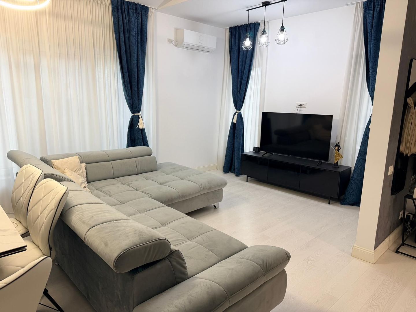 Casa deosebita cu finisaje premium si gradina privata Tunari - Poză 7