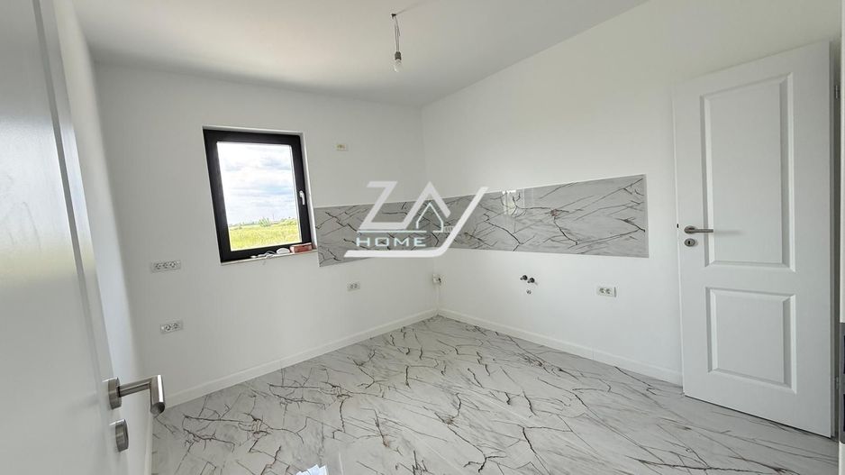 Duplex finalizat despartit prin camera tehnica. 3 dormitoare. 2 balcoane. - Poză 5