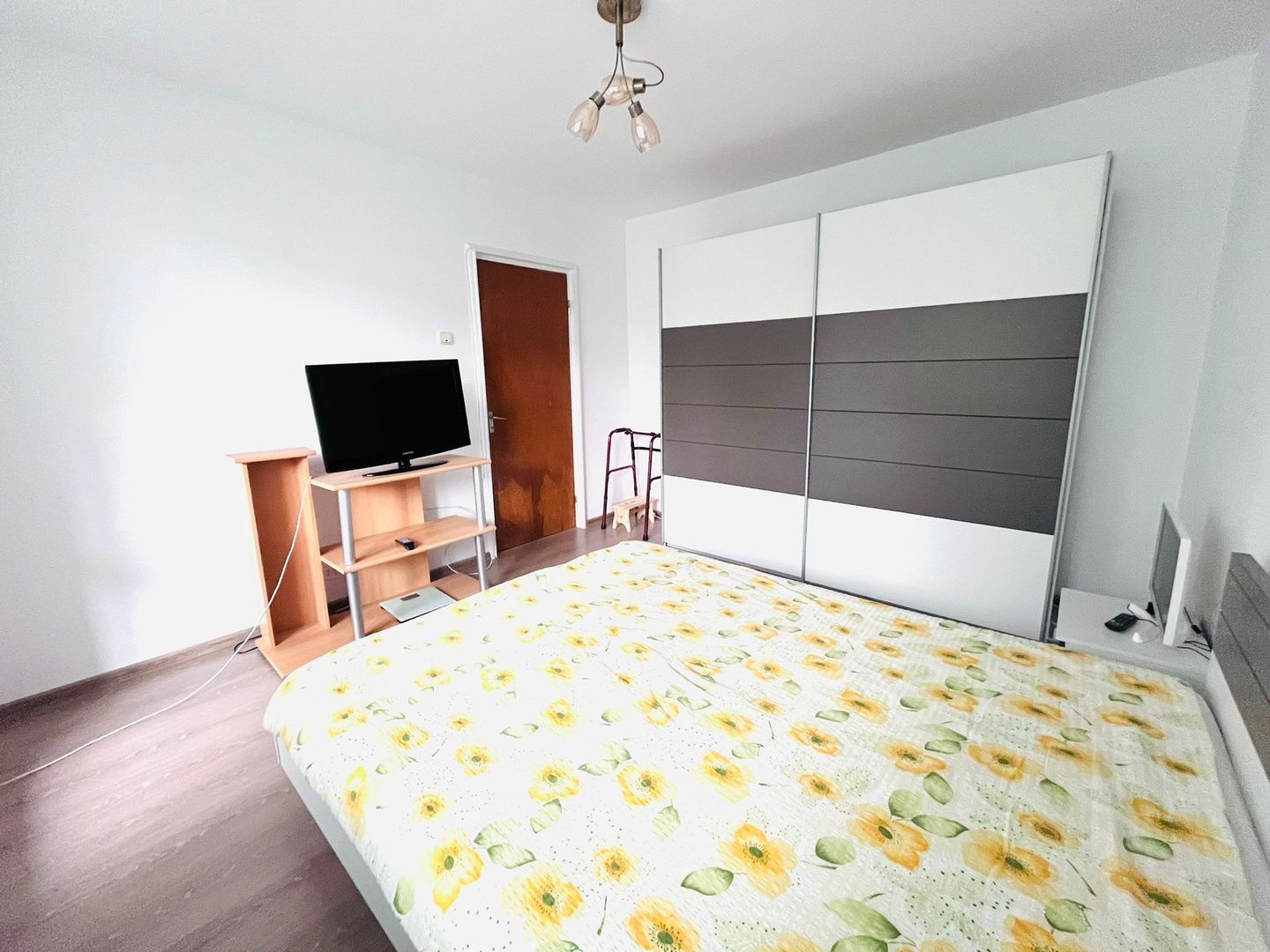 APARTAMENT 3 CAMERE DECOMANDAT SU 63MP ETAJ 3/4 DRUMUL TABEREI - Poză 1