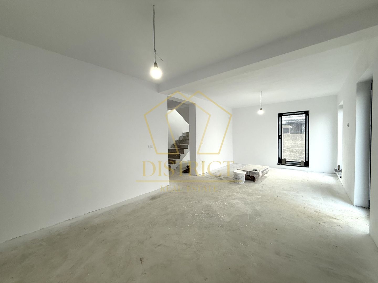 Duplex despartit prin camera tehnica cu 4 camere | Giroc - Poză 1