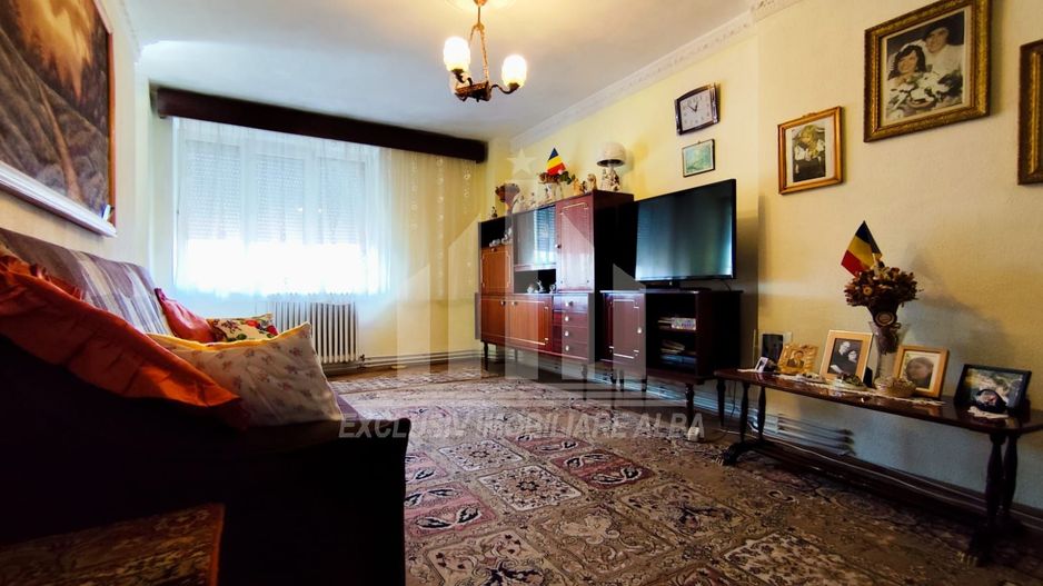 Apartament cu 4 camere decomandate, Centru - Poză 2