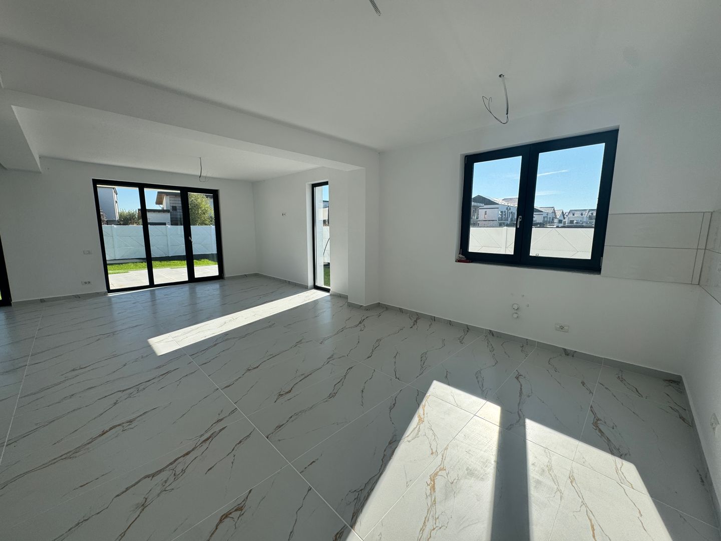 Vila 5 camere Otopeni Central-bucatarie si finisaje incluse - Poză 9