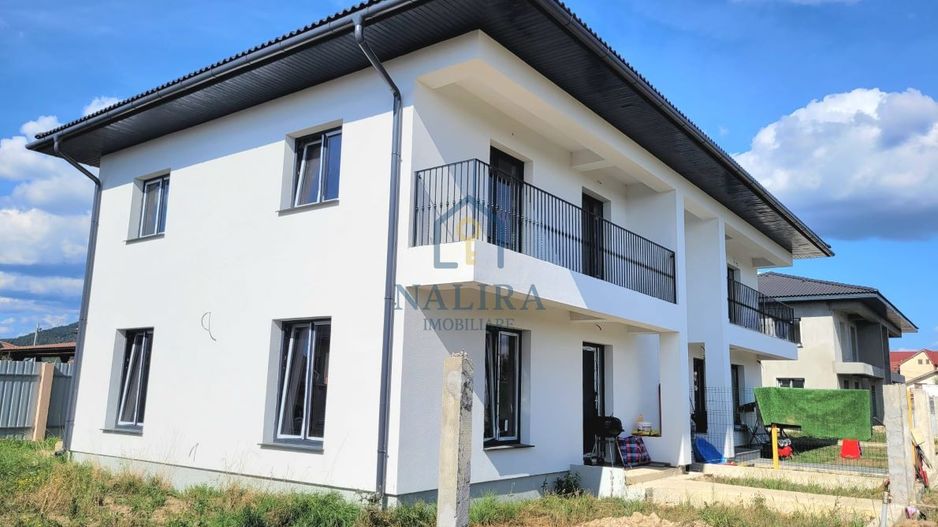 Duplex de vaznzare sat Sasar cartier nou de case spatioase - Poză 3