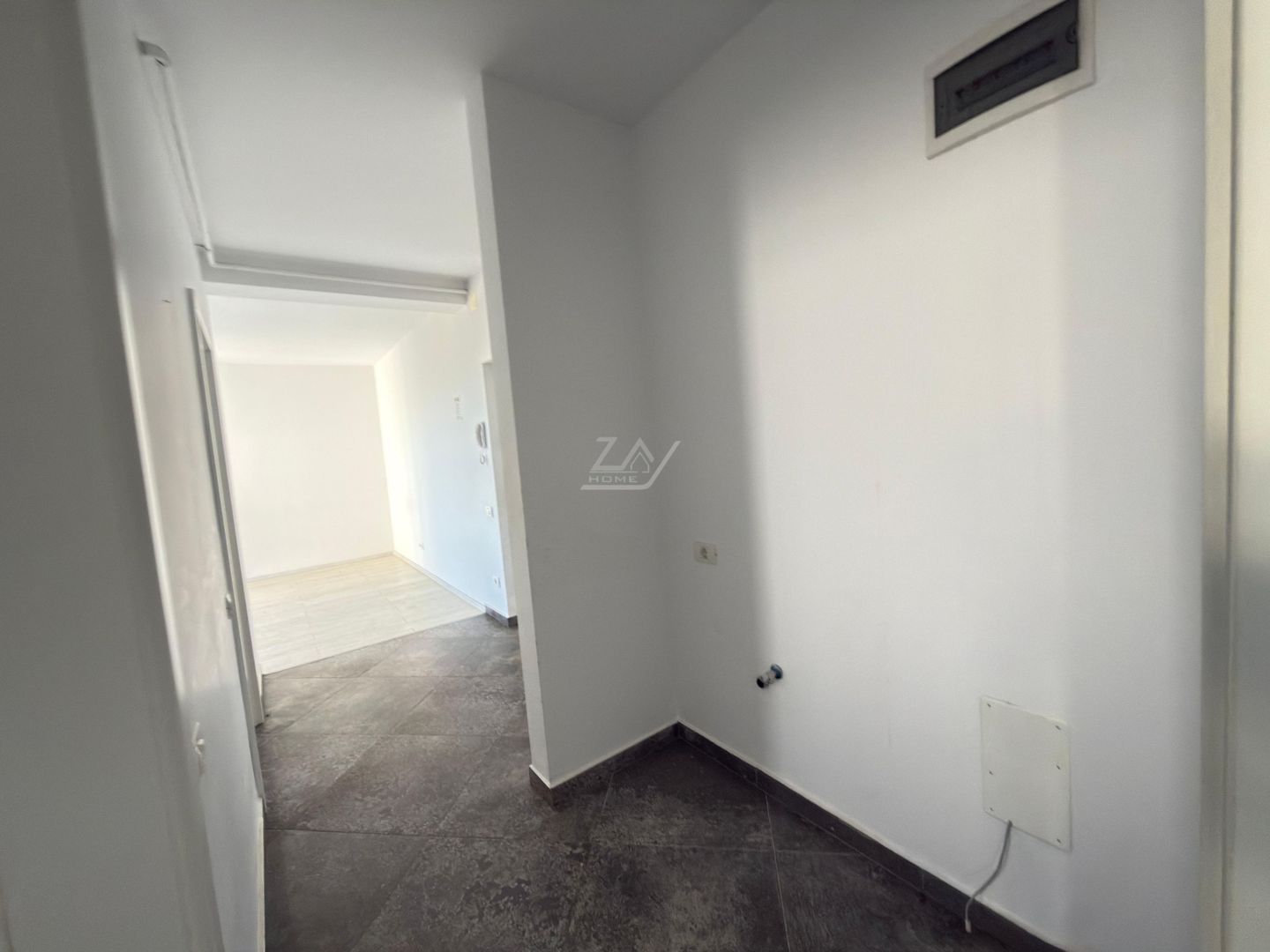 Locatie excelenta! Etaj 1. Decomandat. Loc de parcare. - Poză 8