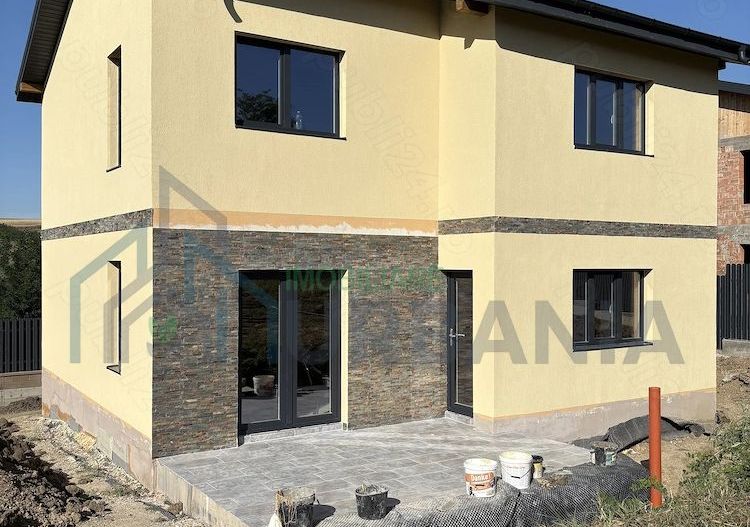 Casă de vânzare în Vânători, finisaje la alb, utilități incluse - Poză 3