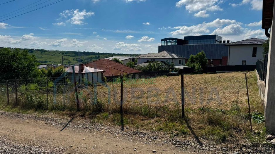 Teren intravilan de 700 mp în Valea Lupului, strada Petre Carp - Poză 1